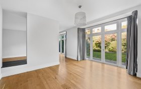 Cenacle Close Hampstead NW3 7UE