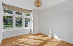 Cenacle Close Hampstead NW3 7UE