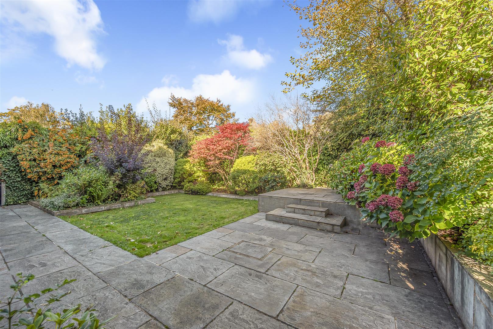 Cenacle Close Hampstead NW3 7UE