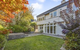 Cenacle Close Hampstead NW3 7UE