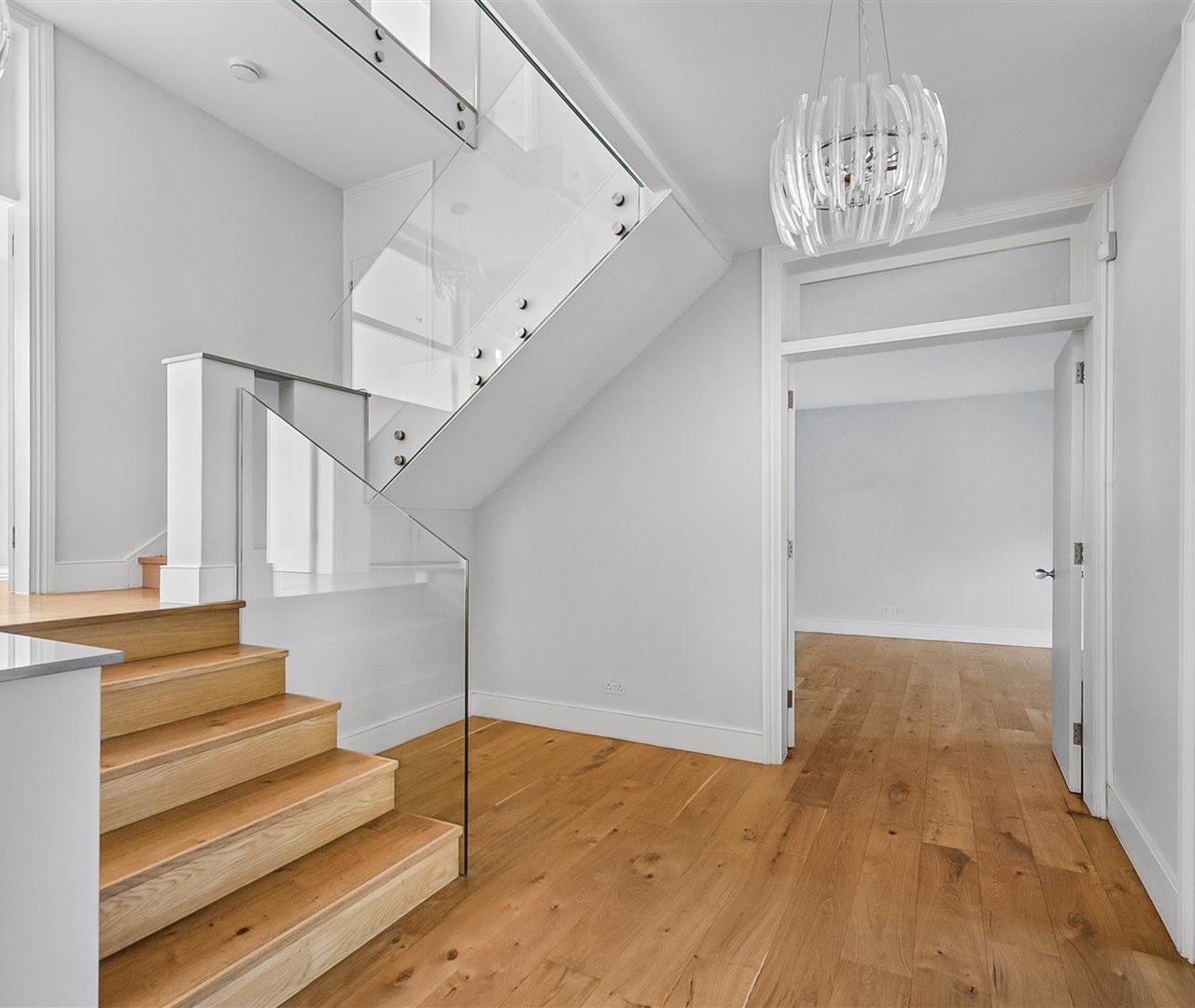 Cenacle Close Hampstead NW3 7UE