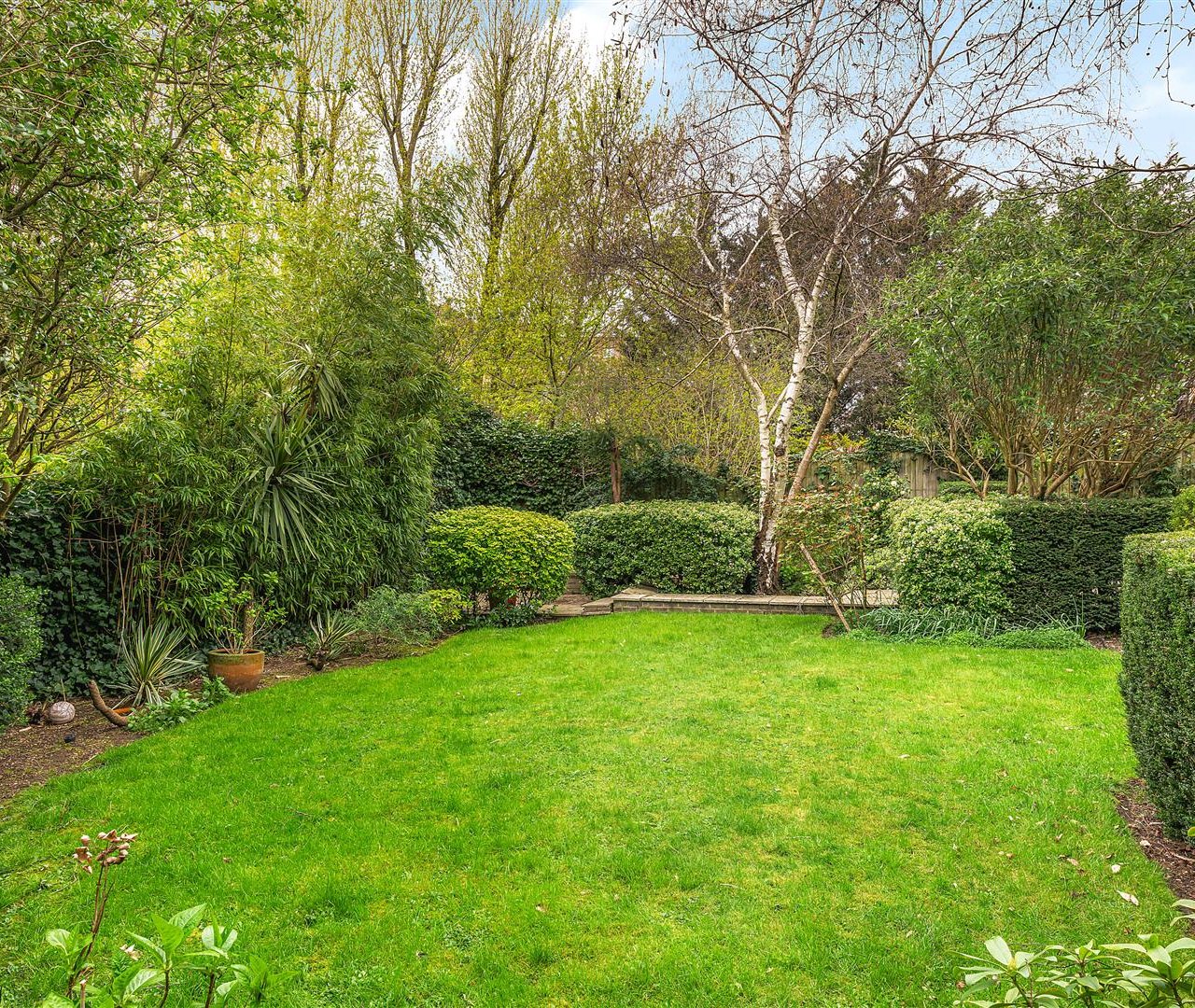 West Heath Gardens, Hampstead, NW3 7TR