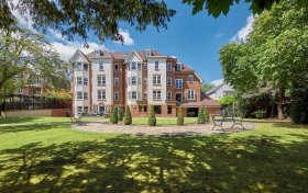 Holders Hill Road Hendon NW4 1LN