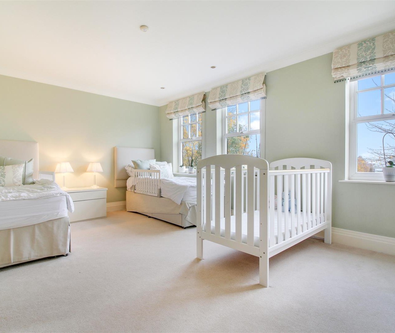 Mountview Close Golders Hill Park NW11 7HG