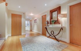 Mountview Close Golders Hill Park NW11 7HG