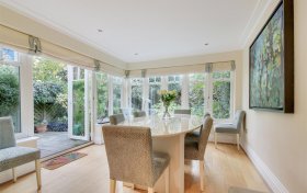 Mountview Close Golders Hill Park NW11 7HG