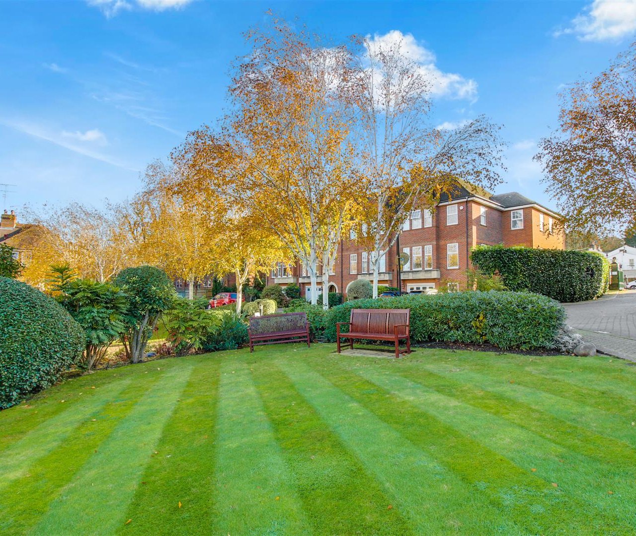 Mountview Close Golders Hill Park NW11 7HG