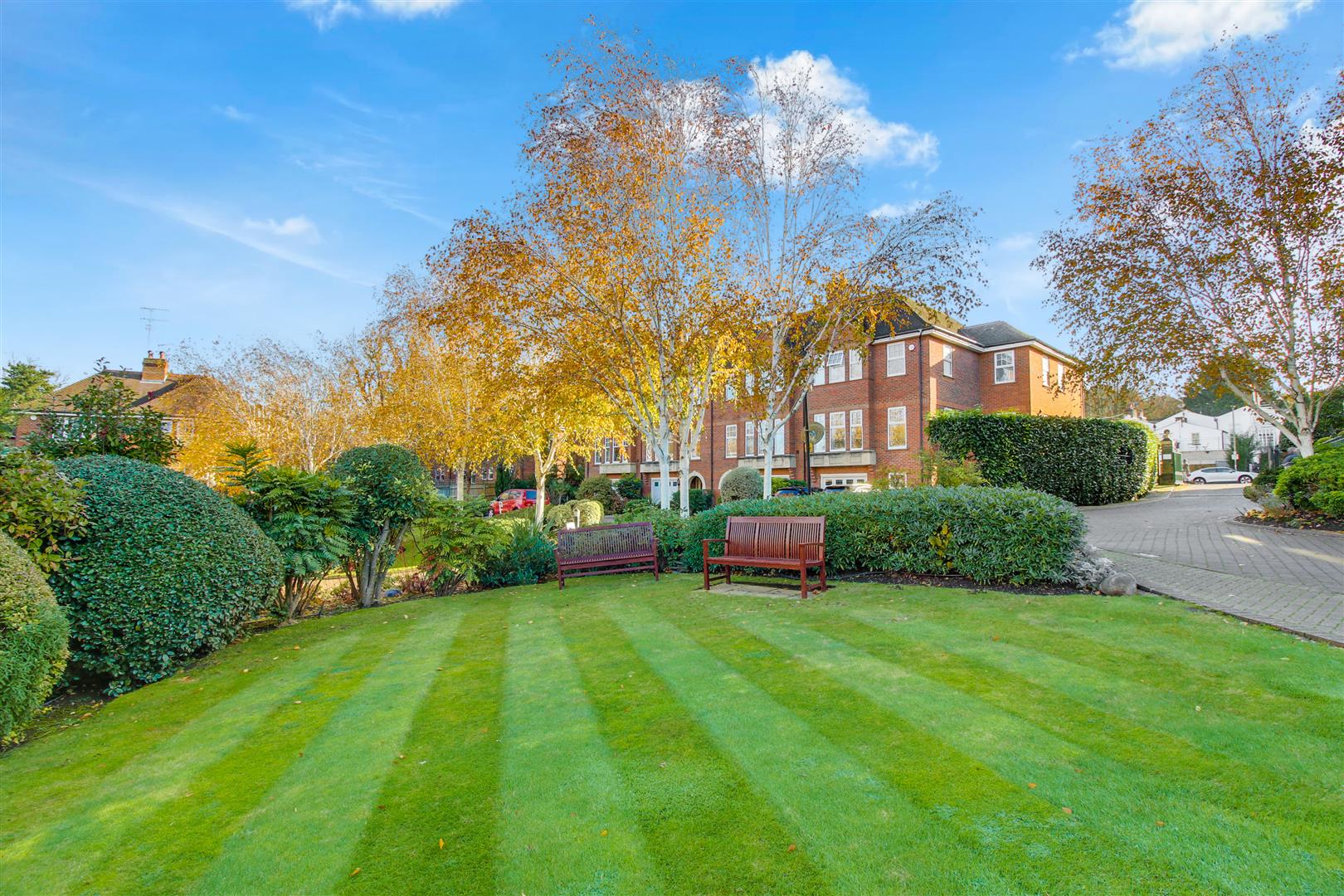 Mountview Close Golders Hill Park NW11 7HG