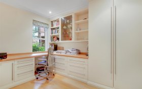 Mountview Close Golders Hill Park NW11 7HG