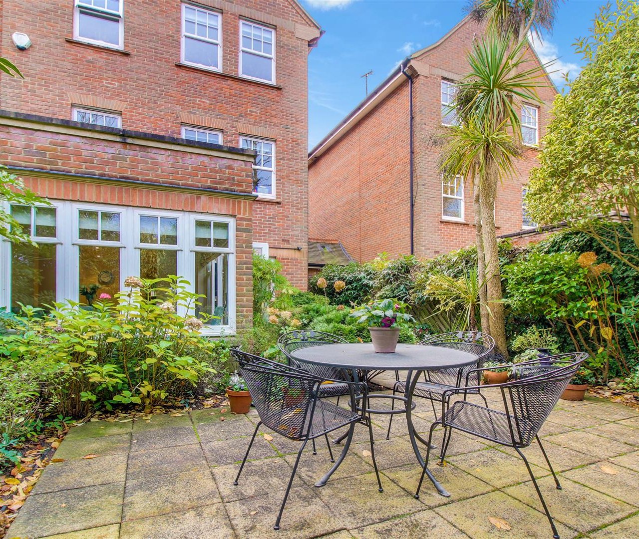 Mountview Close Golders Hill Park NW11 7HG