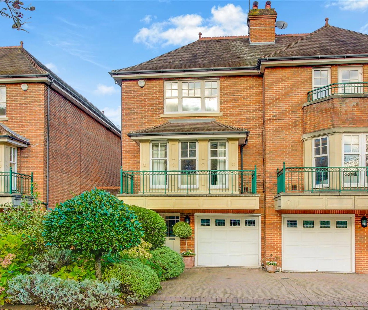 Mountview Close Golders Hill Park NW11 7HG
