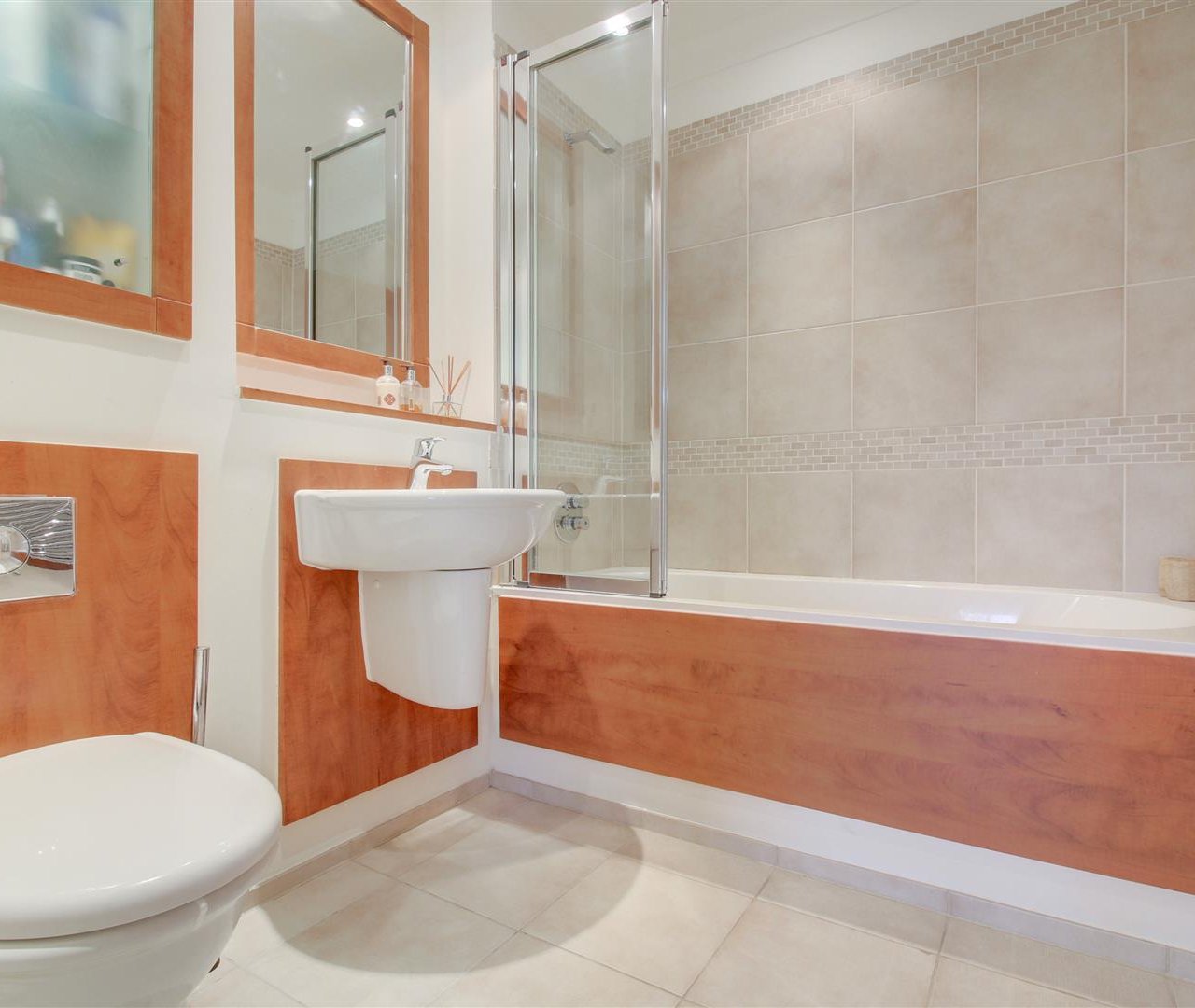 Mountview Close Golders Hill Park NW11 7HG