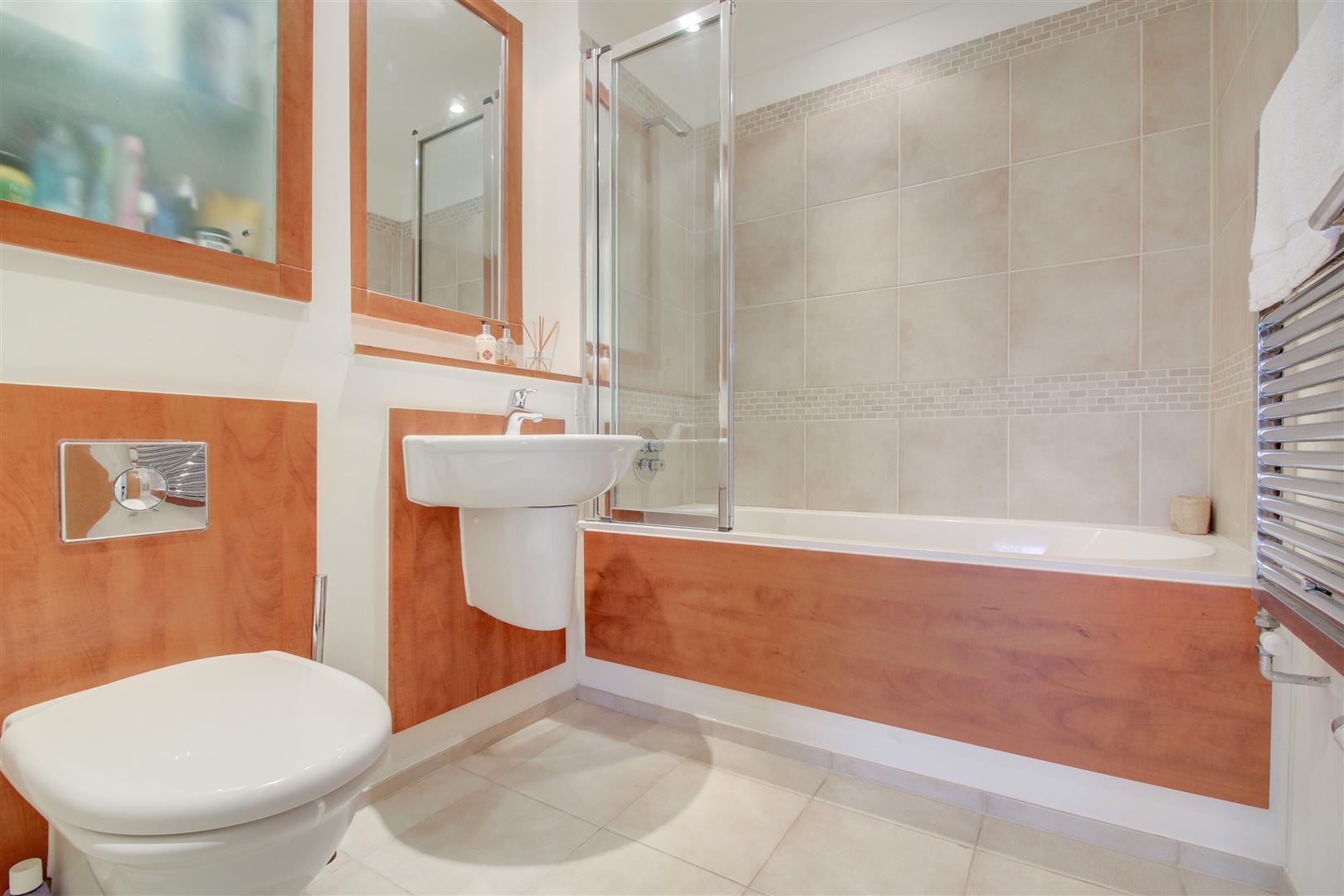 Mountview Close Golders Hill Park NW11 7HG