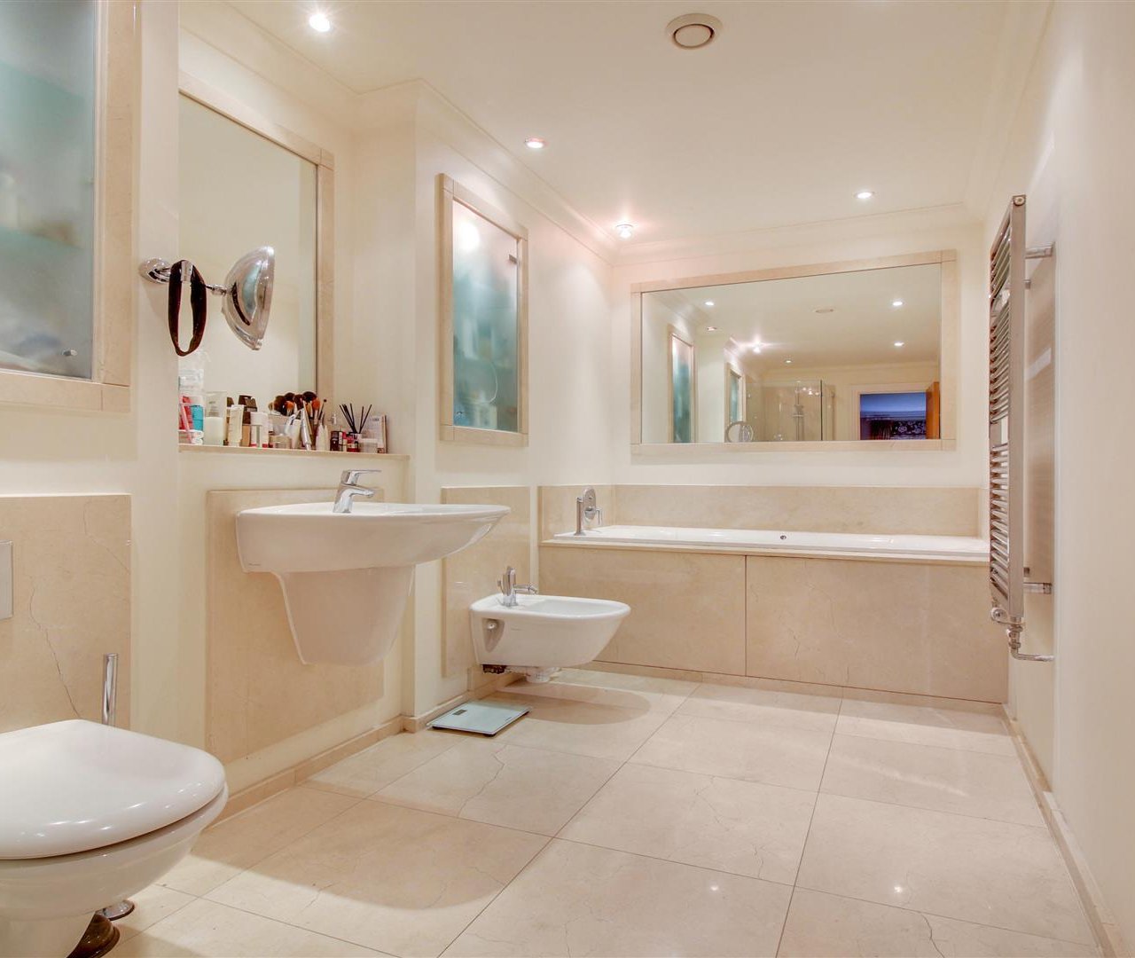 Mountview Close Golders Hill Park NW11 7HG