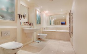 Mountview Close Golders Hill Park NW11 7HG