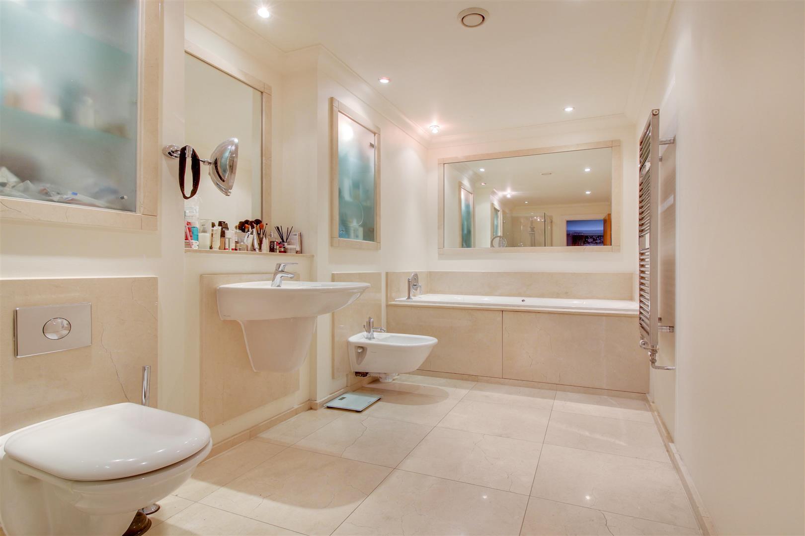 Mountview Close Golders Hill Park NW11 7HG