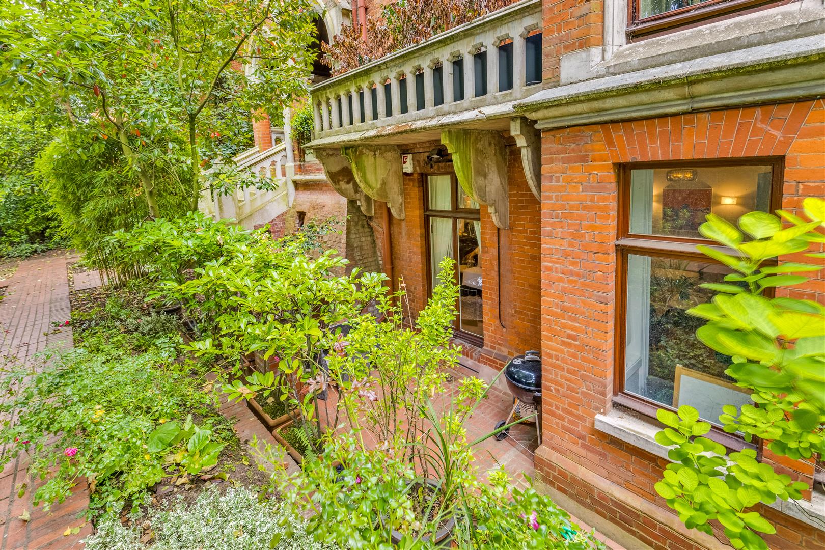Fitzjohn's Avenue, Hampstead, NW3 6PH