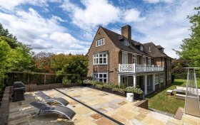 Reynolds Close Hampstead Garden Suburb NW11 7EA