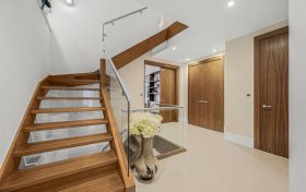 Golders Park Close Golders Hill Park NW11 7QR