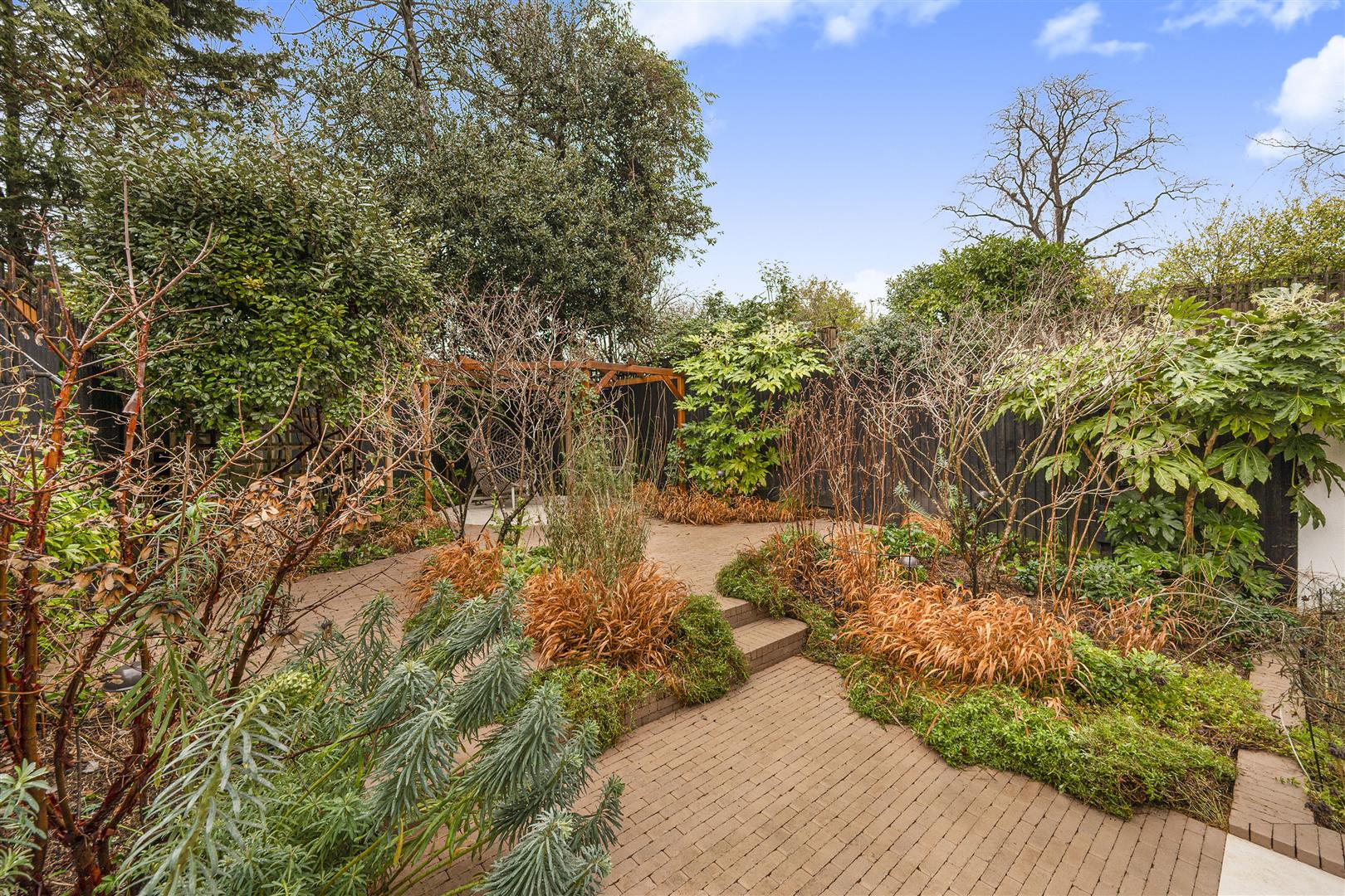 Golders Park Close Golders Hill Park NW11 7QR