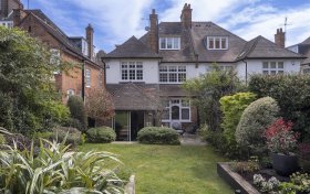 Kidderpore Gardens Hampstead NW3 7SS