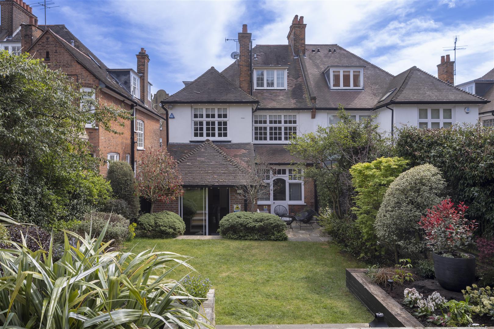 Kidderpore Gardens Hampstead NW3 7SS