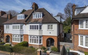 Kidderpore Gardens Hampstead NW3 7SS