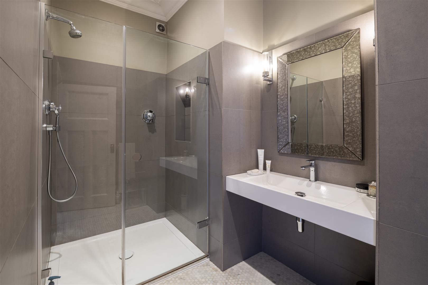 Kidderpore Gardens Hampstead NW3 7SS