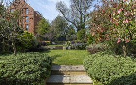 Kidderpore Gardens Hampstead NW3 7SS