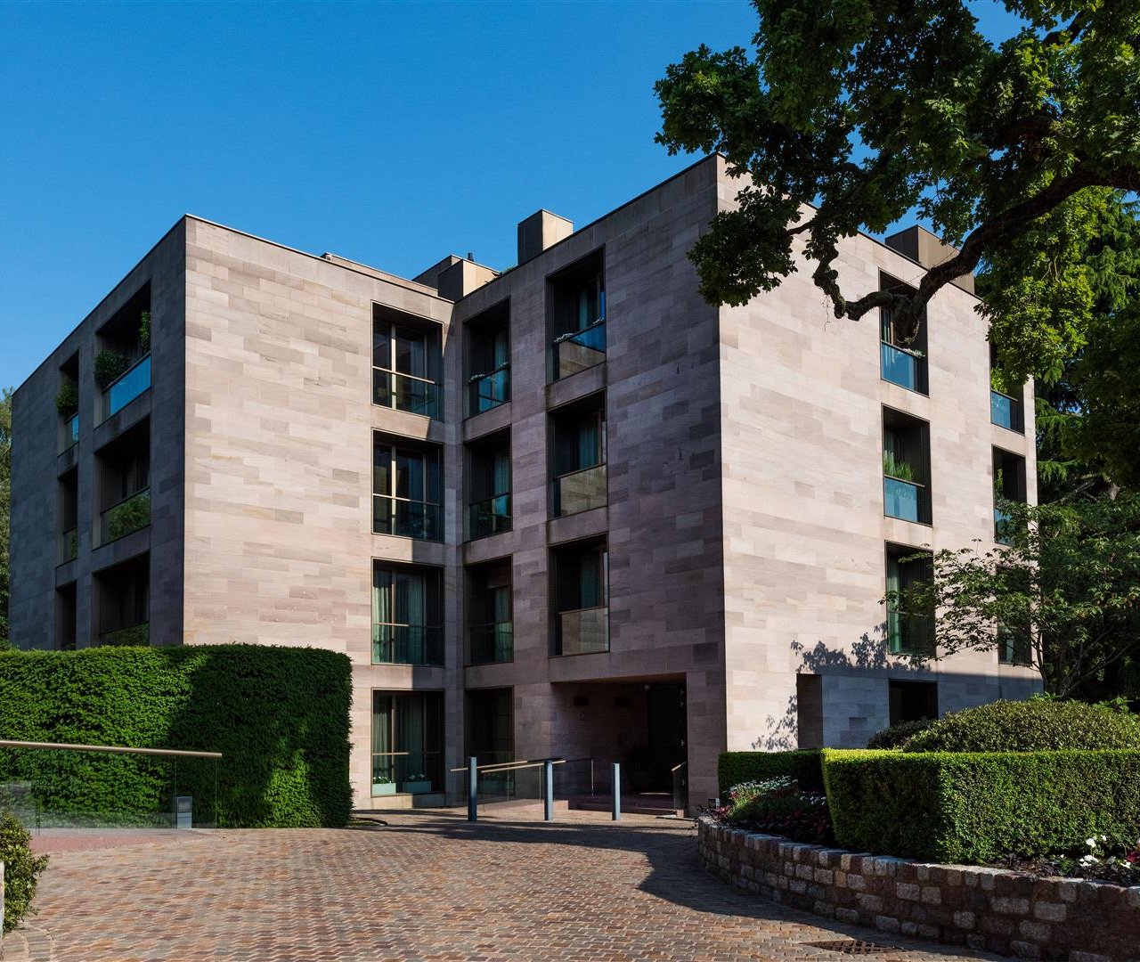 Hampstead Lane Highgate N6 4RU