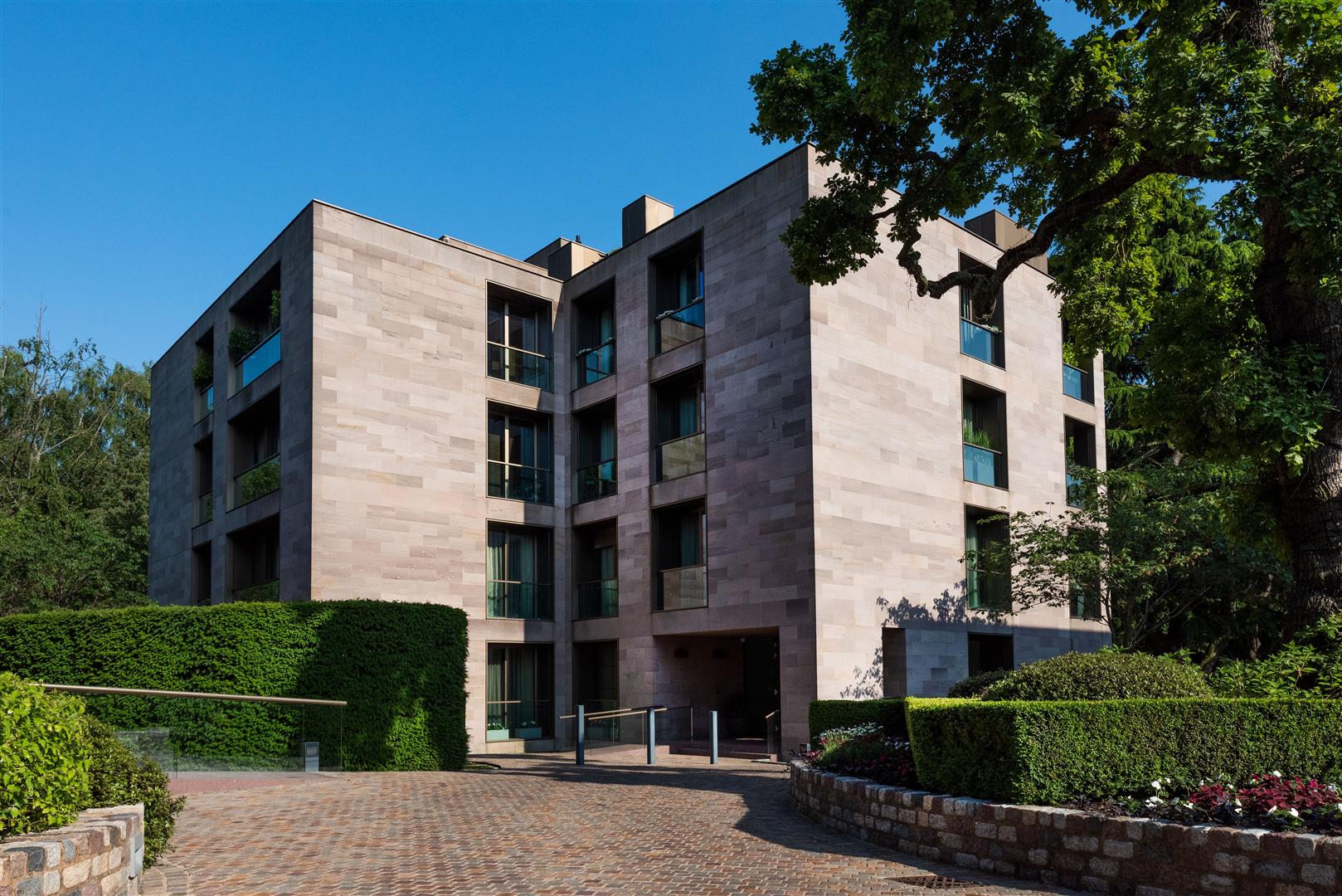 Hampstead Lane Highgate N6 4RU