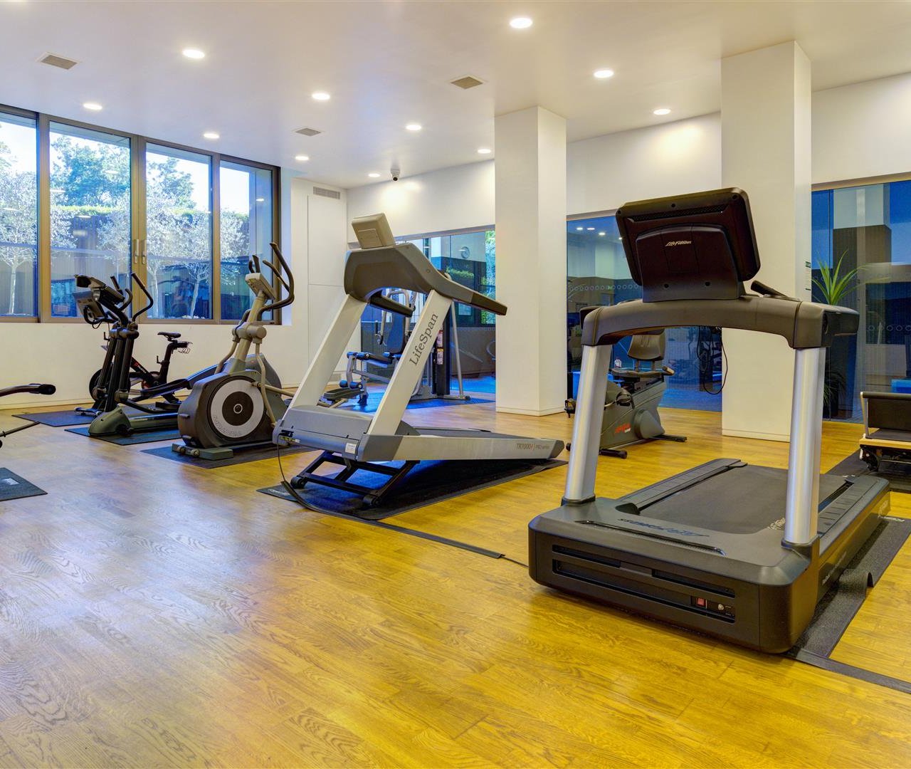 Hampstead Lane Highgate N6 4RU