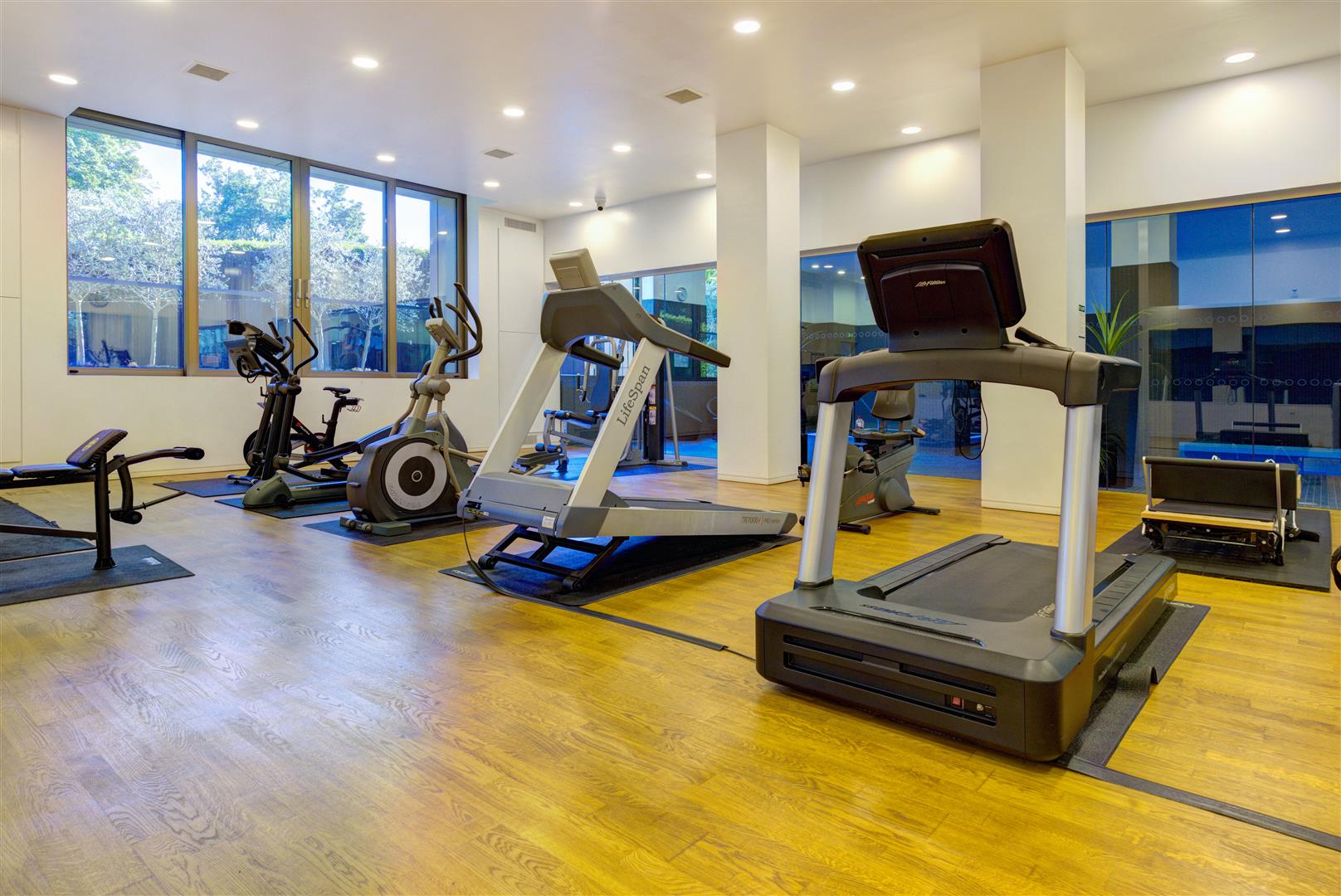 Hampstead Lane Highgate N6 4RU