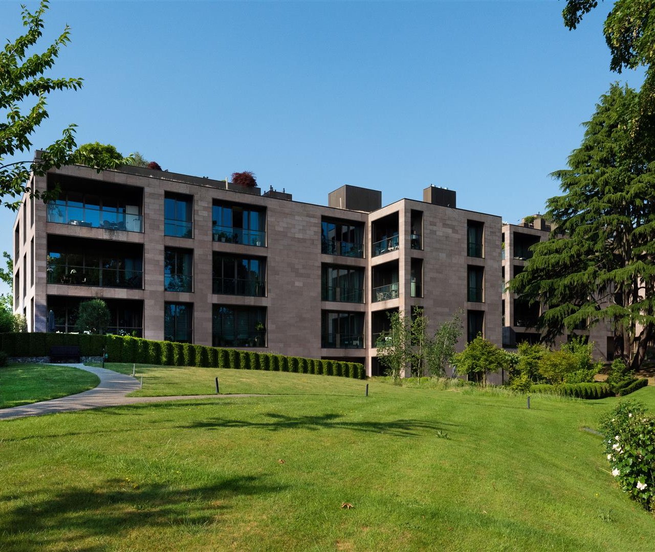 Hampstead Lane Highgate N6 4RU