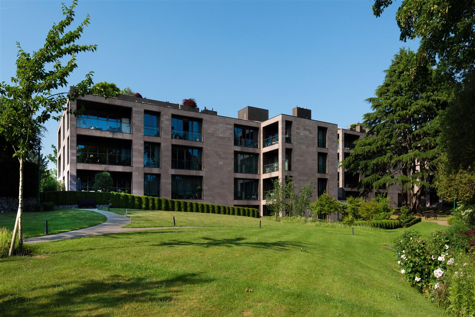 Hampstead Lane Highgate N6 4RU