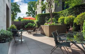 Hampstead Lane Highgate N6 4RU