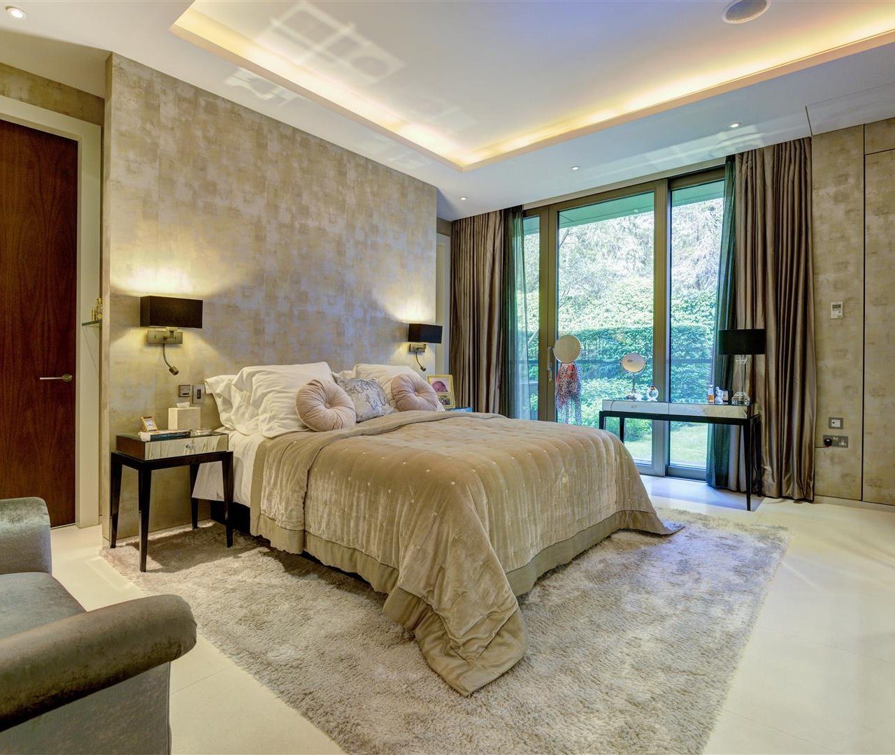 Hampstead Lane Highgate N6 4RU