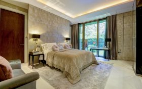 Hampstead Lane Highgate N6 4RU