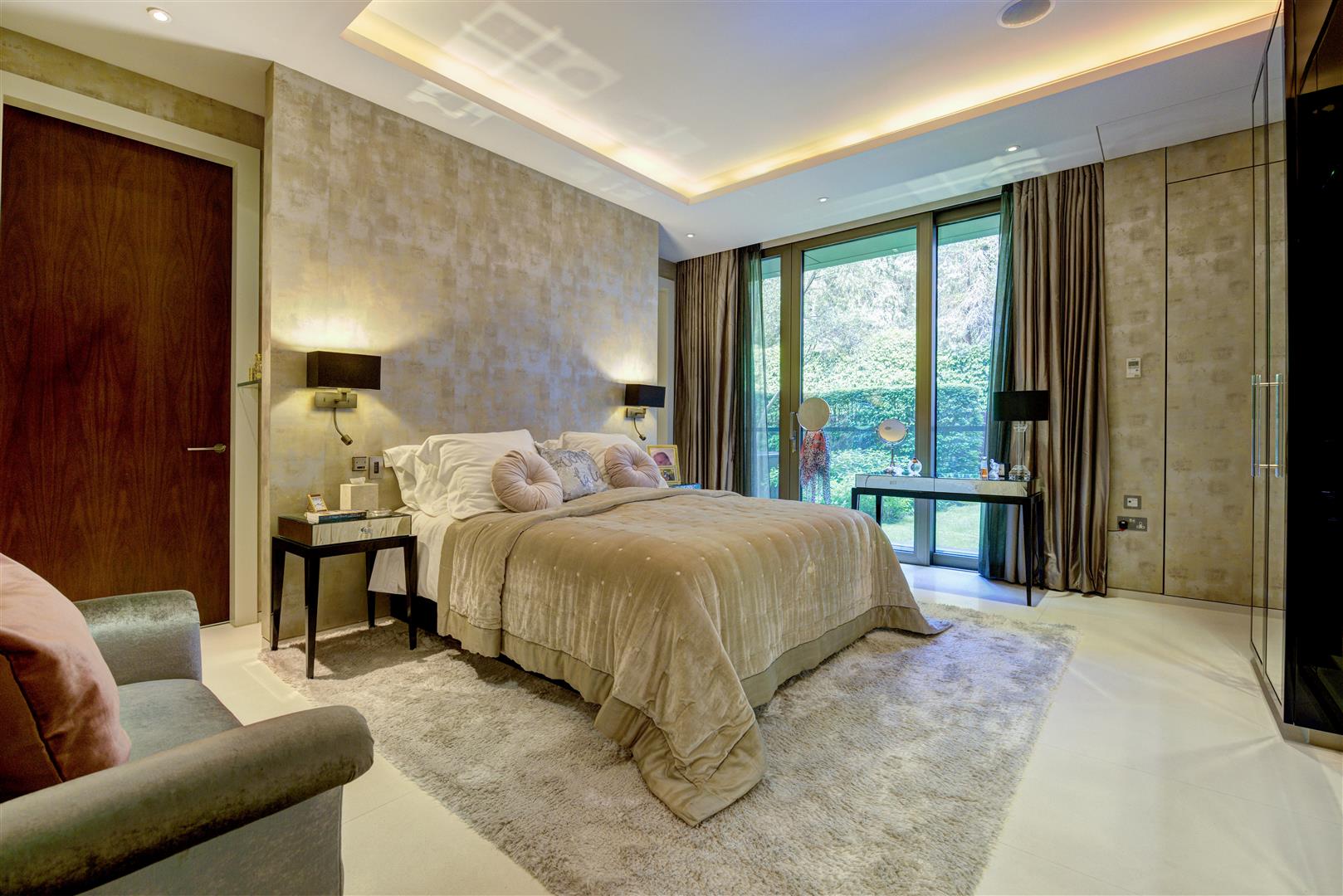 Hampstead Lane Highgate N6 4RU