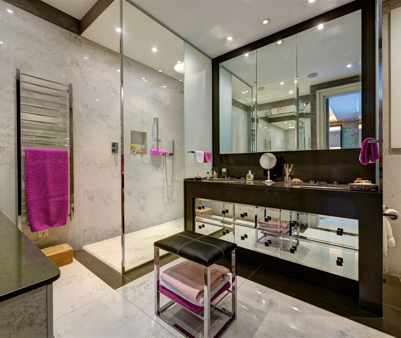 Hampstead Lane Highgate N6 4RU