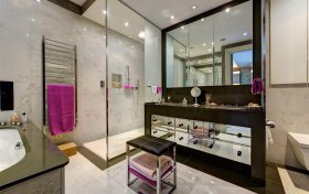 Hampstead Lane Highgate N6 4RU