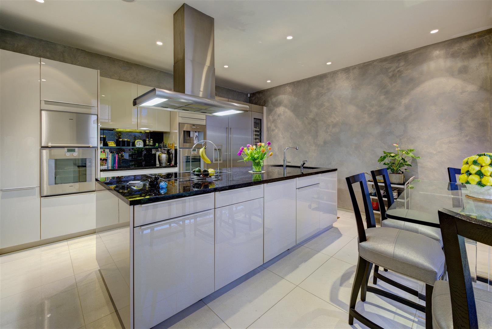 Hampstead Lane Highgate N6 4RU