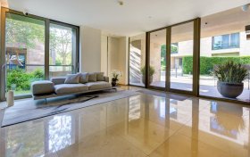 Hampstead Lane Highgate N6 4RU