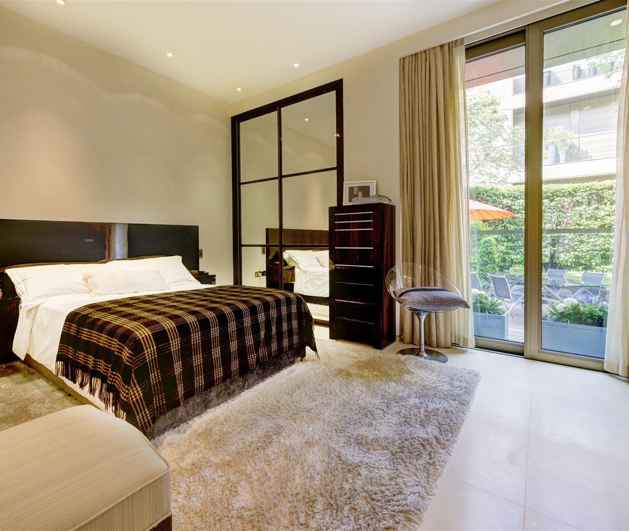 Hampstead Lane Highgate N6 4RU