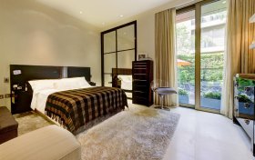 Hampstead Lane Highgate N6 4RU