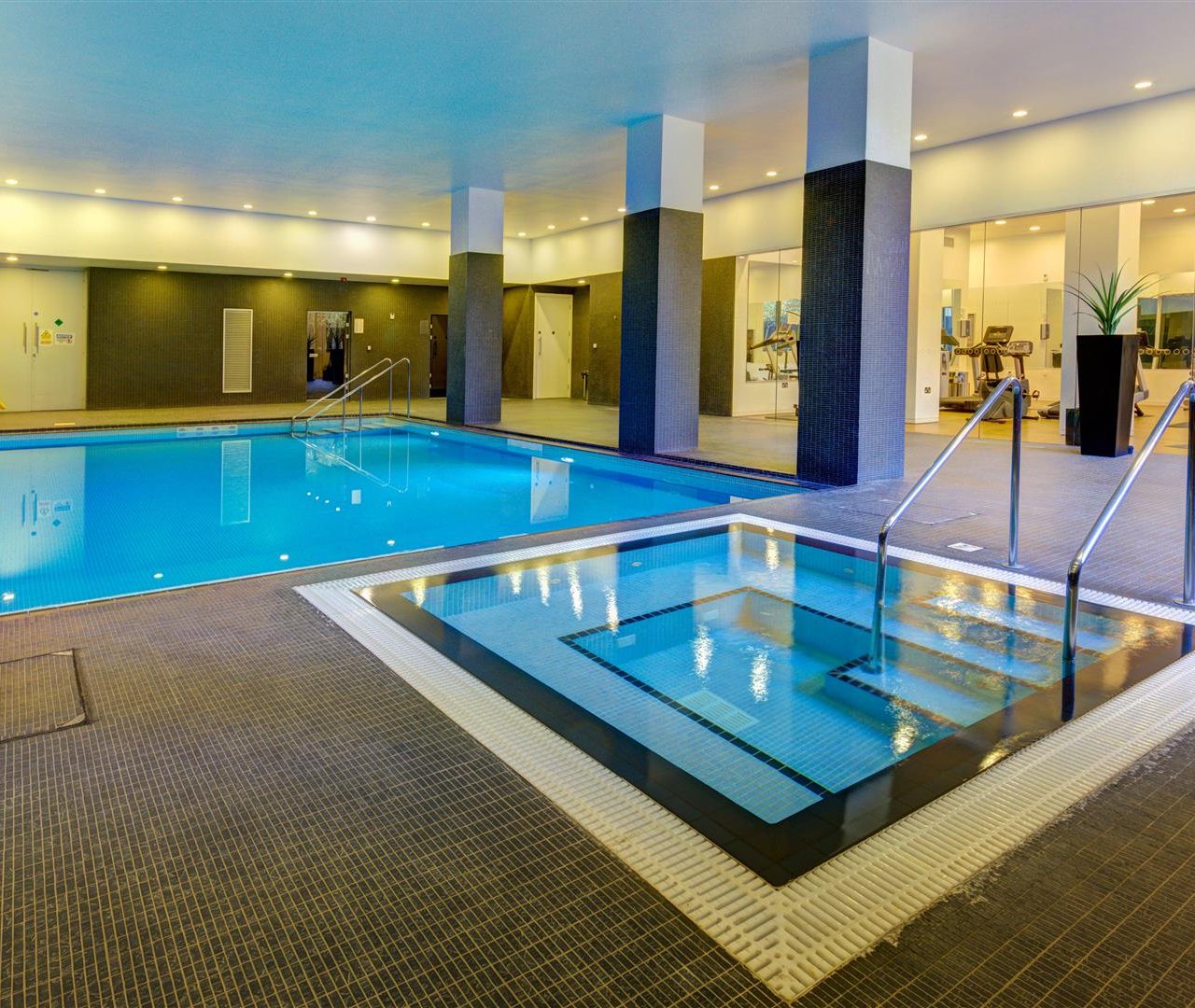 Hampstead Lane Highgate N6 4RU