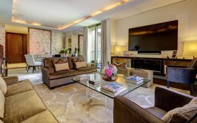 Hampstead Lane Highgate N6 4RU