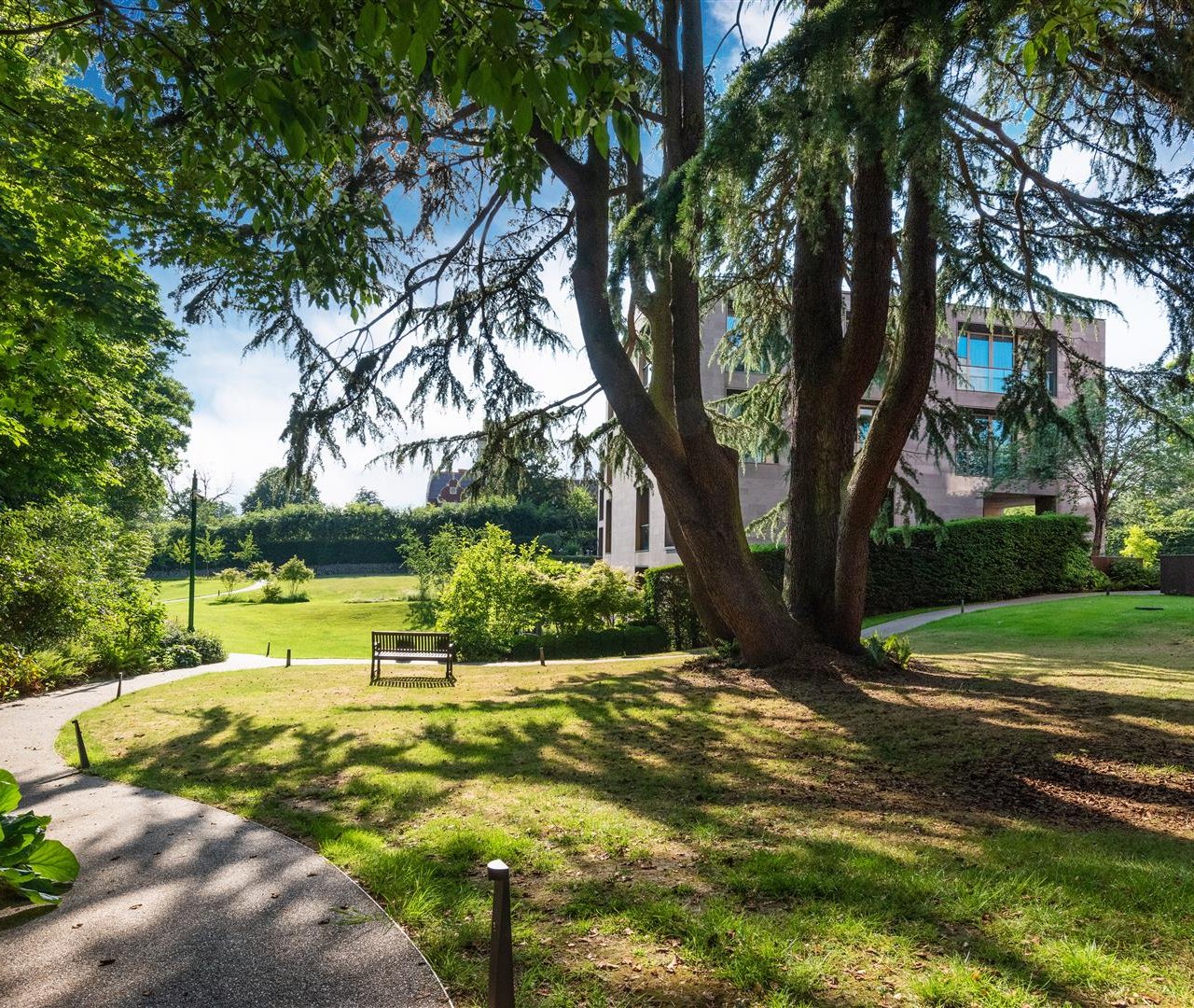 Hampstead Lane Highgate N6 4RU