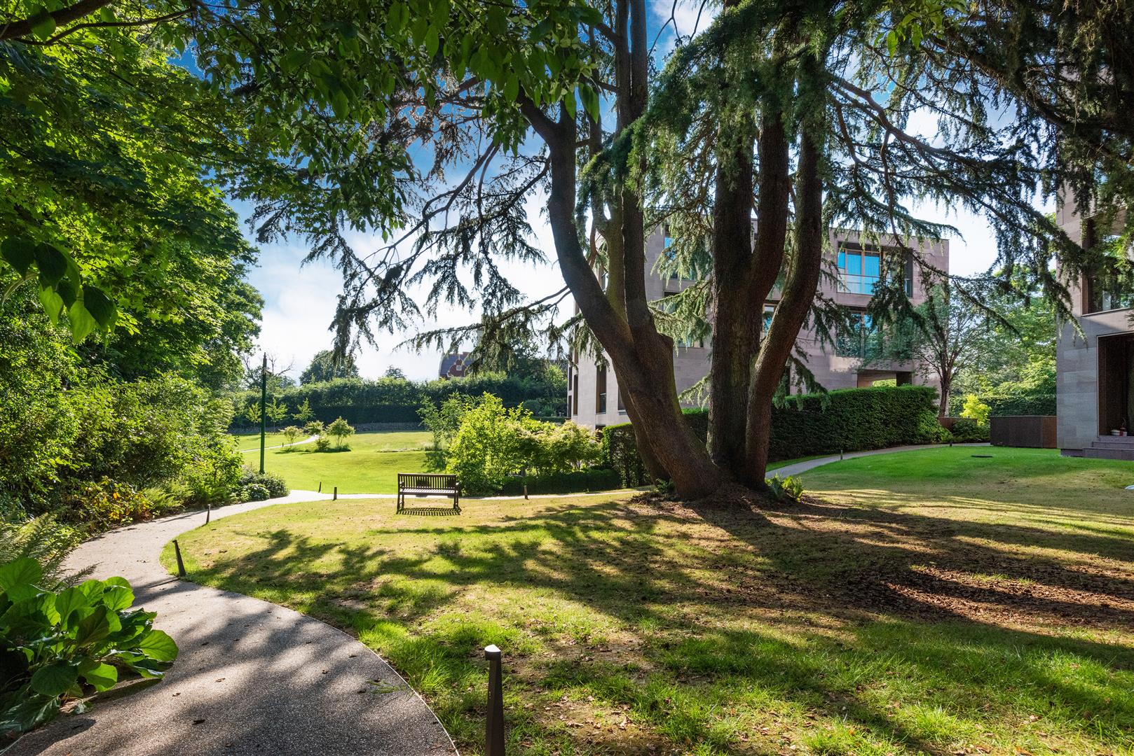 Hampstead Lane Highgate N6 4RU