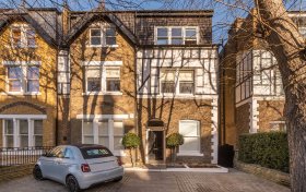 Elsworthy Road Primrose Hill NW3 3DJ